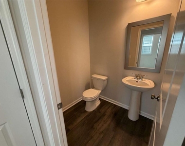 311 Mahone Drive - Photo Thumbnail 6