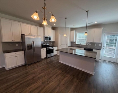 311 Mahone Drive - Photo Thumbnail 4