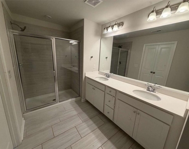 311 Mahone Drive - Photo Thumbnail 9