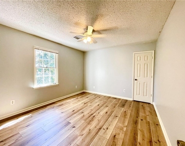 1721 Emerson Court - Photo Thumbnail 22
