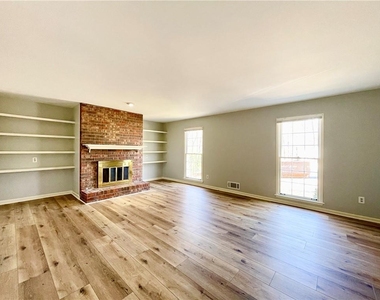 1721 Emerson Court - Photo Thumbnail 10
