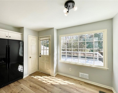 1721 Emerson Court - Photo Thumbnail 14