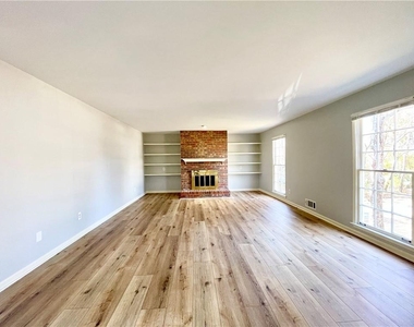 1721 Emerson Court - Photo Thumbnail 9