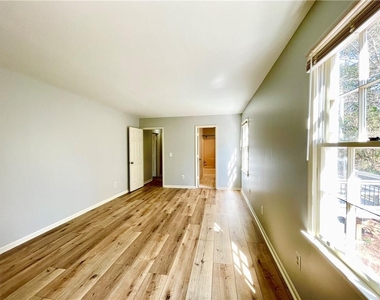 1721 Emerson Court - Photo Thumbnail 23
