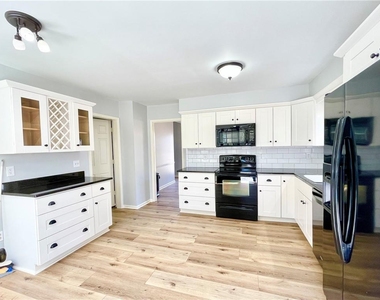 1721 Emerson Court - Photo Thumbnail 13