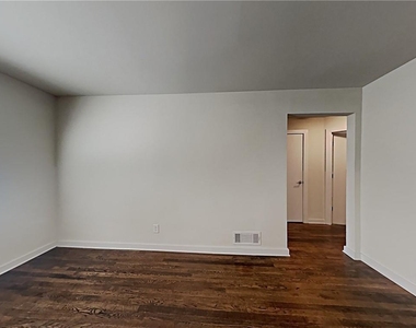 880 N Highland Avenue Ne - Photo Thumbnail 4