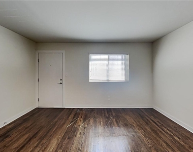 880 N Highland Avenue Ne - Photo Thumbnail 3