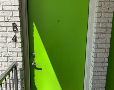 880 N Highland Avenue Ne - Photo Thumbnail 2