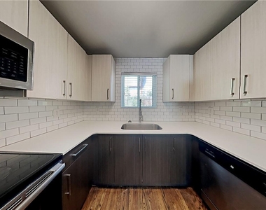 880 N Highland Avenue Ne - Photo Thumbnail 5