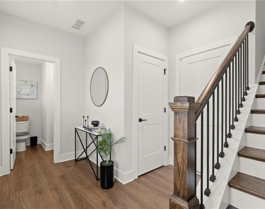 146 Chestnut Circle - Photo Thumbnail 2