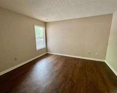 3841 Woodridge Way - Photo Thumbnail 15