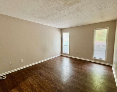 3841 Woodridge Way - Photo Thumbnail 10