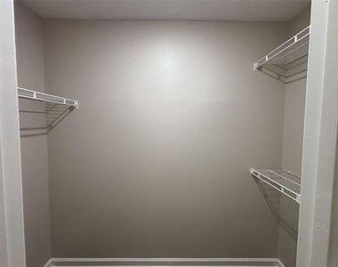 3841 Woodridge Way - Photo Thumbnail 19