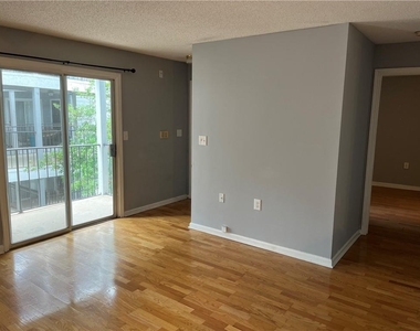 612 Granville Court - Photo Thumbnail 5