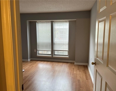 612 Granville Court - Photo Thumbnail 12