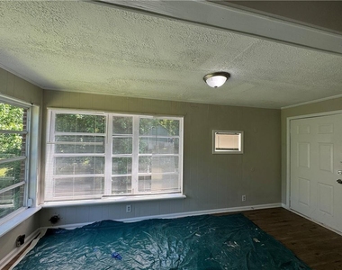 1580 Childress Drive - Photo Thumbnail 2