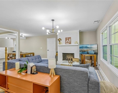3898 Skidmore Drive - Photo Thumbnail 6