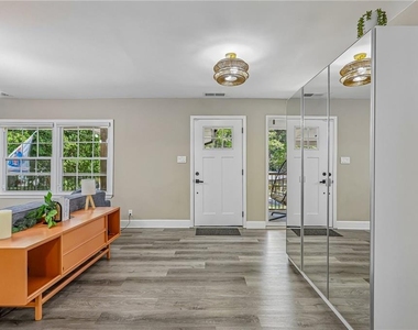 3898 Skidmore Drive - Photo Thumbnail 5