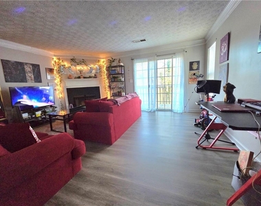 6492 Charter Way - Photo Thumbnail 7