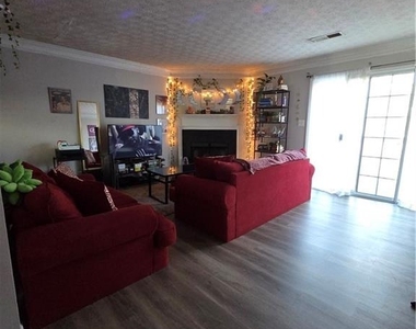 6492 Charter Way - Photo Thumbnail 8