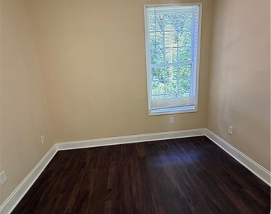 1903 Chattahoochee Place - Photo Thumbnail 8