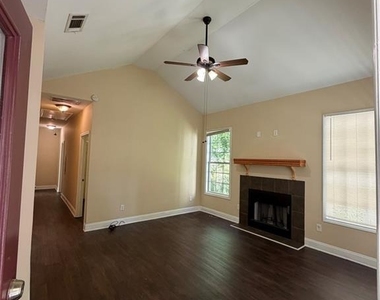 1903 Chattahoochee Place - Photo Thumbnail 2