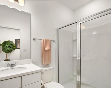 1515 Brantin Drive - Photo Thumbnail 12