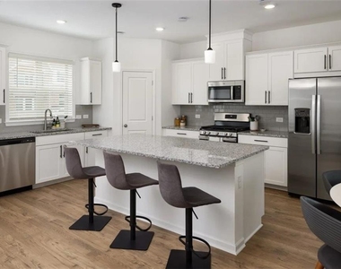 1515 Brantin Drive - Photo Thumbnail 2