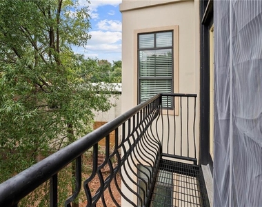 5300 Peachtree Road - Photo Thumbnail 1
