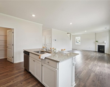 100 Fernbrook Trail - Photo Thumbnail 7