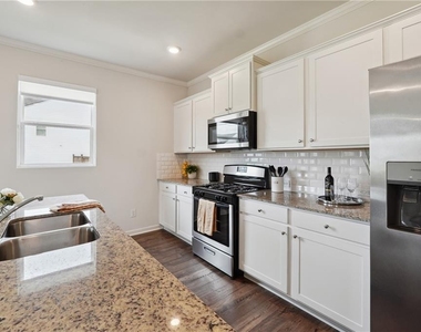 100 Fernbrook Trail - Photo Thumbnail 6