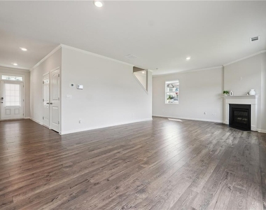 100 Fernbrook Trail - Photo Thumbnail 11