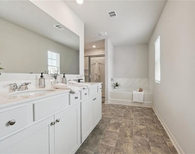 100 Fernbrook Trail - Photo Thumbnail 20