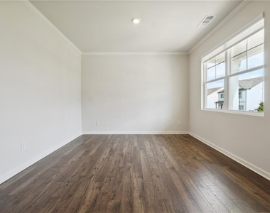 100 Fernbrook Trail - Photo Thumbnail 3