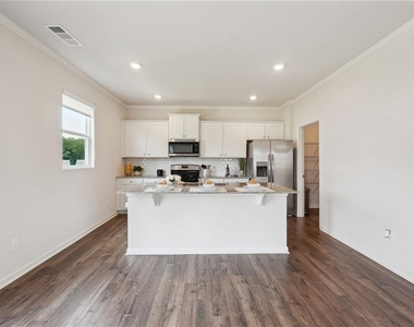 100 Fernbrook Trail - Photo Thumbnail 9
