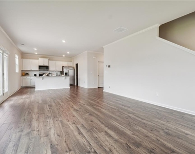 100 Fernbrook Trail - Photo Thumbnail 12