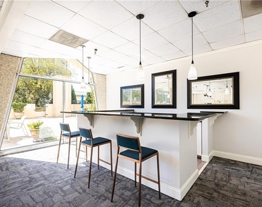 2479 Peachtree Road Ne - Photo Thumbnail 16