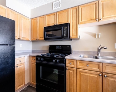 2479 Peachtree Road Ne - Photo Thumbnail 5