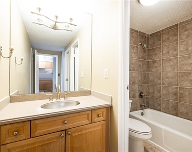 2479 Peachtree Road Ne - Photo Thumbnail 14