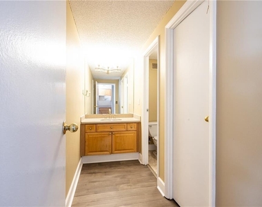 2479 Peachtree Road Ne - Photo Thumbnail 12