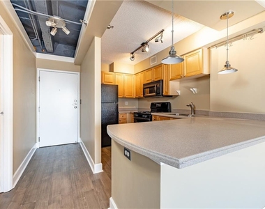 2479 Peachtree Road Ne - Photo Thumbnail 3