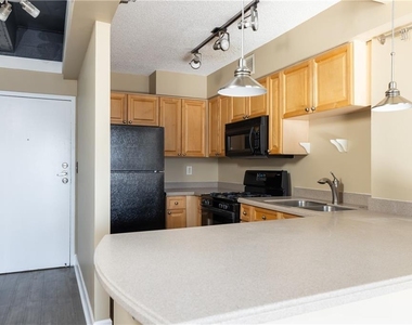 2479 Peachtree Road Ne - Photo Thumbnail 4