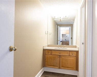2479 Peachtree Road Ne - Photo Thumbnail 13