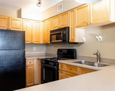 2479 Peachtree Road Ne - Photo Thumbnail 6