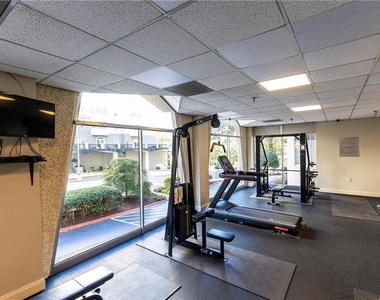2479 Peachtree Road Ne - Photo Thumbnail 22