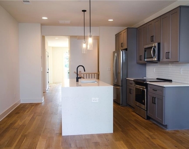 1350 May Avenue Se - Photo Thumbnail 4