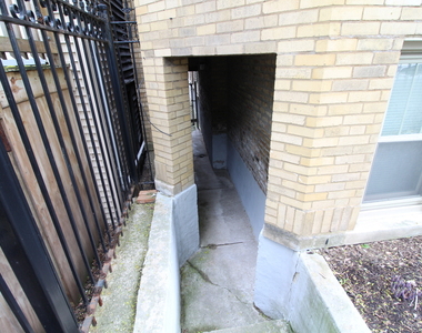 2329 W Barry Avenue - Photo Thumbnail 10