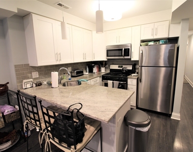 2329 W Barry Avenue - Photo Thumbnail 2