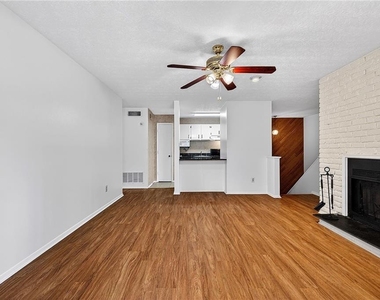 903 Cumberland Court - Photo Thumbnail 6