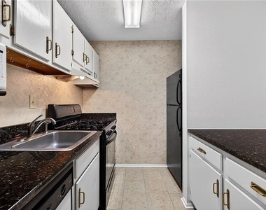 903 Cumberland Court - Photo Thumbnail 9